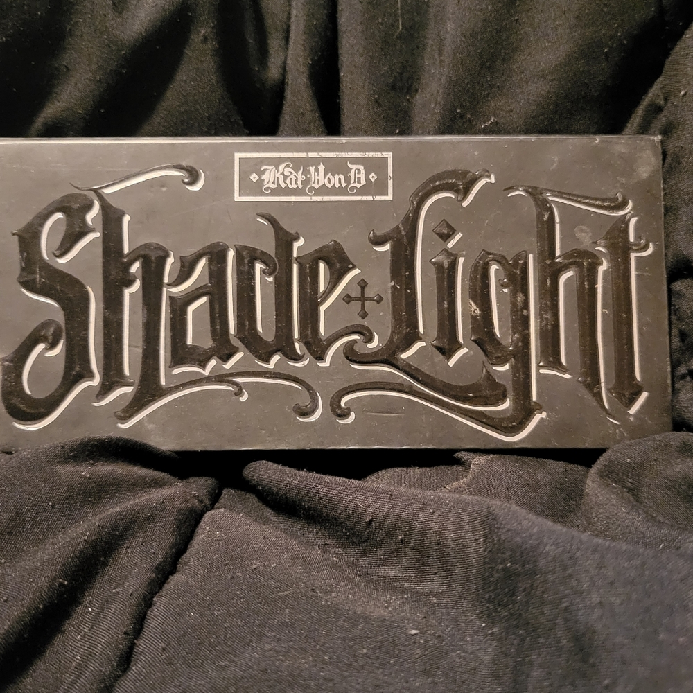 Kat Von D shade light pallette